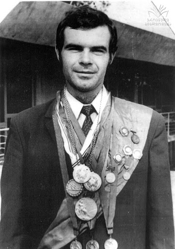 ვიქტორ კრატასიუკი  1951-2003წწ. ოლიმპიური ჩემპიონი ნიჩბოსანი ფოთი, სამეგრელო.